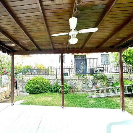 Triplex Family House, * كوشاداسيه