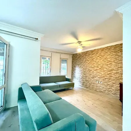 Triplex Family House, Vilă